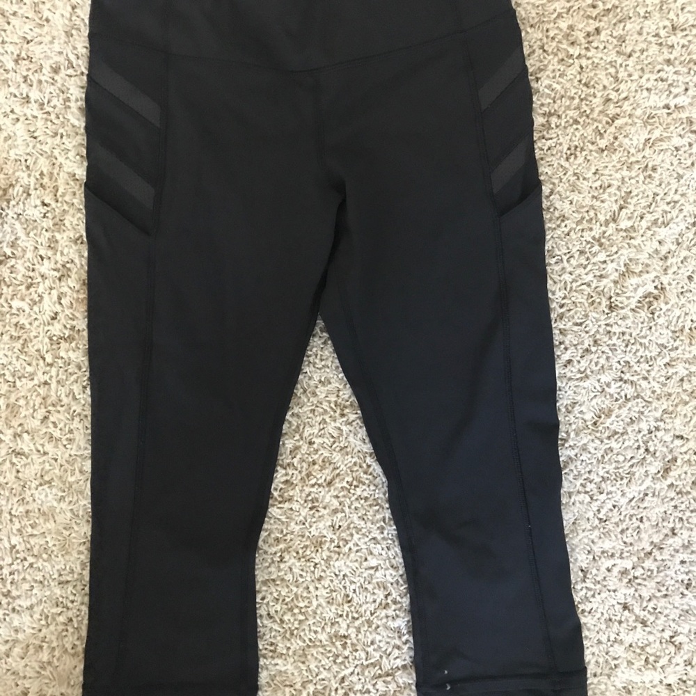Lululemon Size 4 black crop pants
